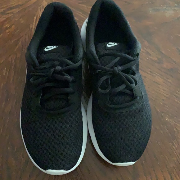 Nike - Picture 2 of 5